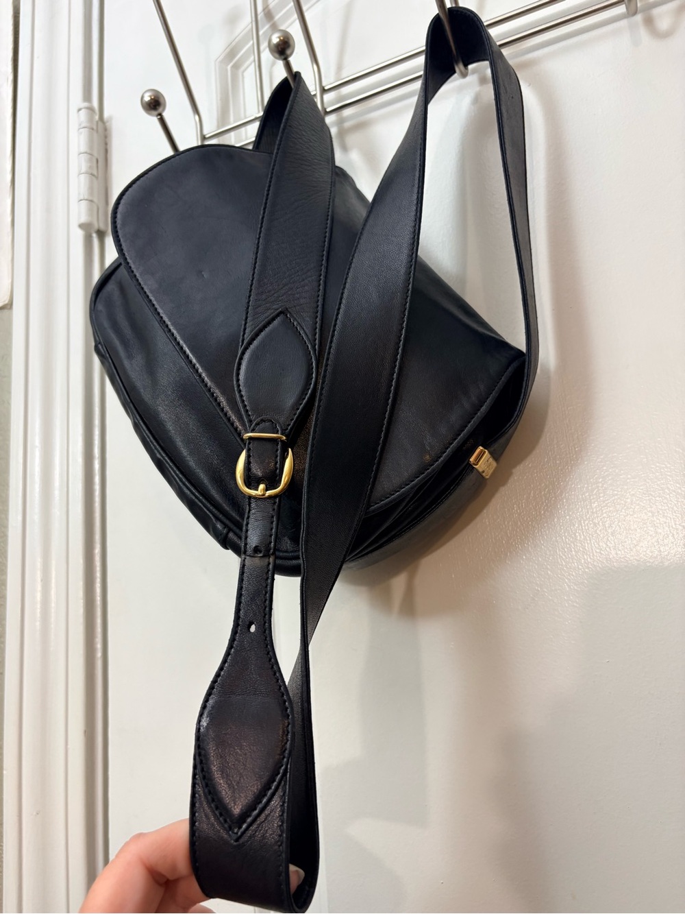 Vintage 1970s Gucci Black Leather Scoop Flap Crossbody Bag 001-113-0195 - Picture 10 of 16